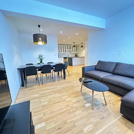 Modern And Spacious 4br Apartment,only 3 Km Drive From Downtown Apartment Reykjavik