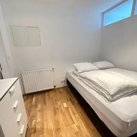 Modern And Spacious 4br Apartment,only 3 Km Drive From Downtown *